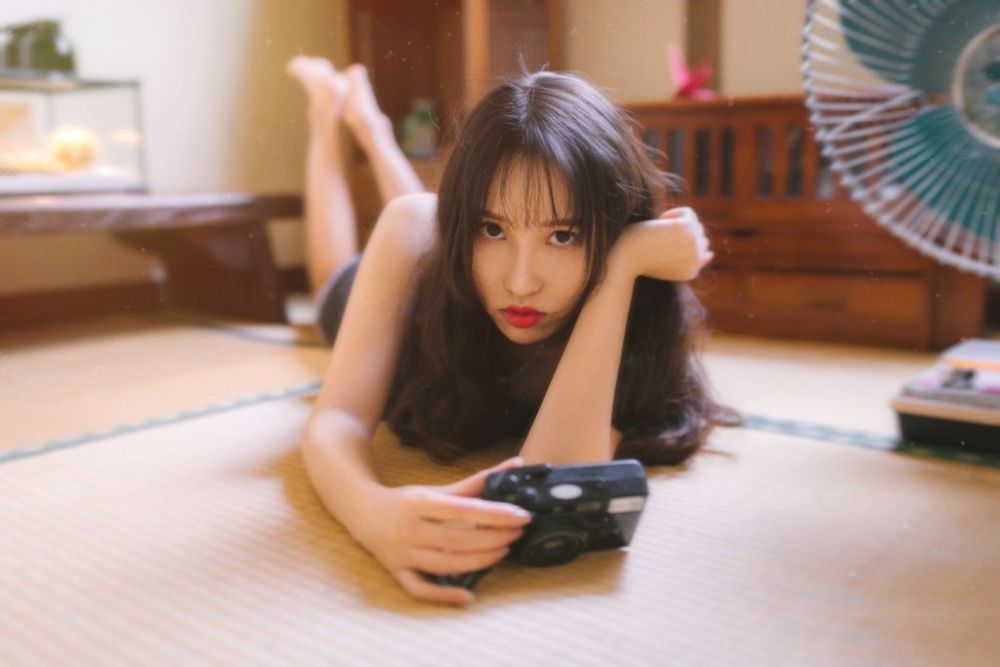 冷艳御姐香艳私房长腿诱人美女写真图片