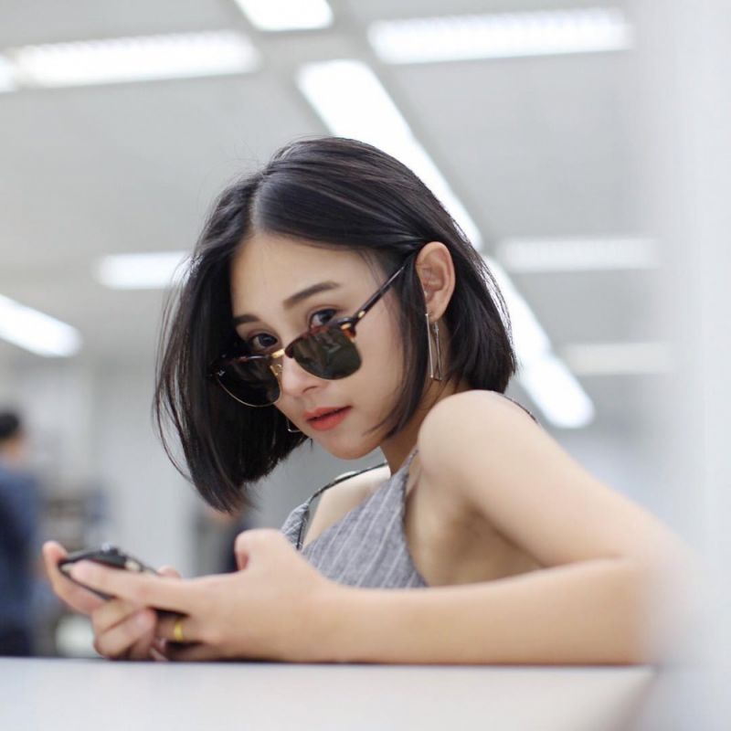 短发美女Piyachat Kongkarat性感私房照酥胸诱惑
