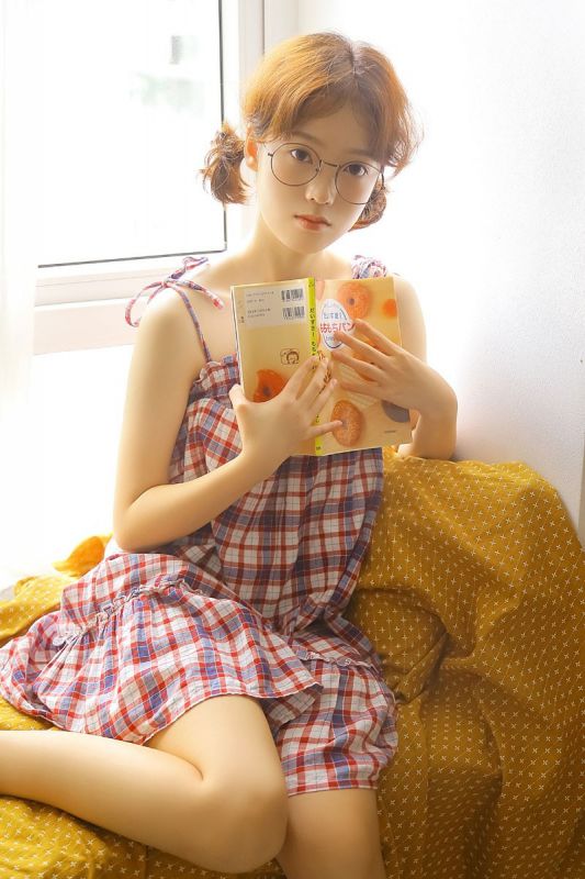 清纯文学萝莉吊带格子裙白嫩写真