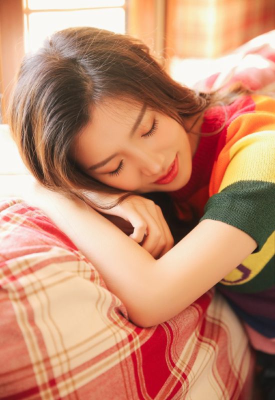 成熟气质美女私房性感卧室甜美个人写真艺术图片