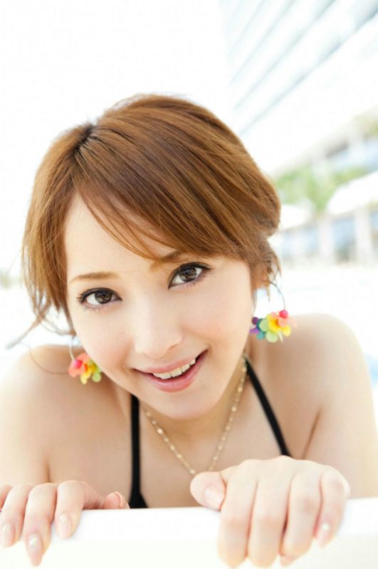 日本熟女佐々木希户外比基尼诱惑写照