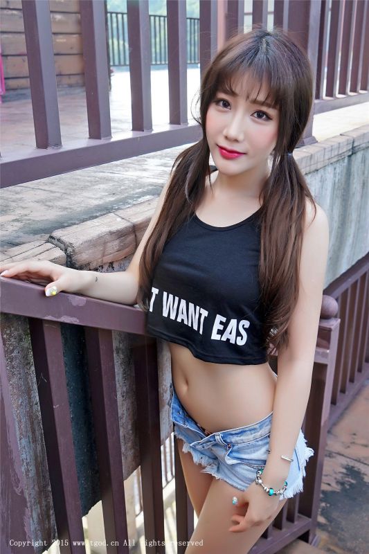 透明薄纱美女朱若慕户外性感写真集