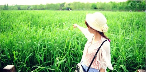 90后清纯美女户外写真