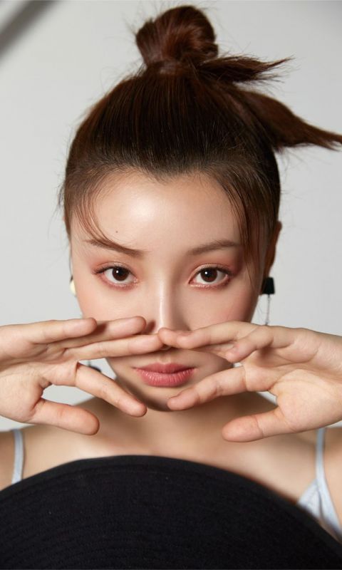 帅气火辣美女王鹤润御姐范明星写真图片