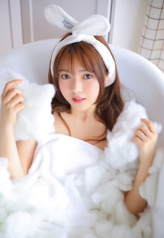 洗澡女孩清纯风骚性感粉嫩美女写真