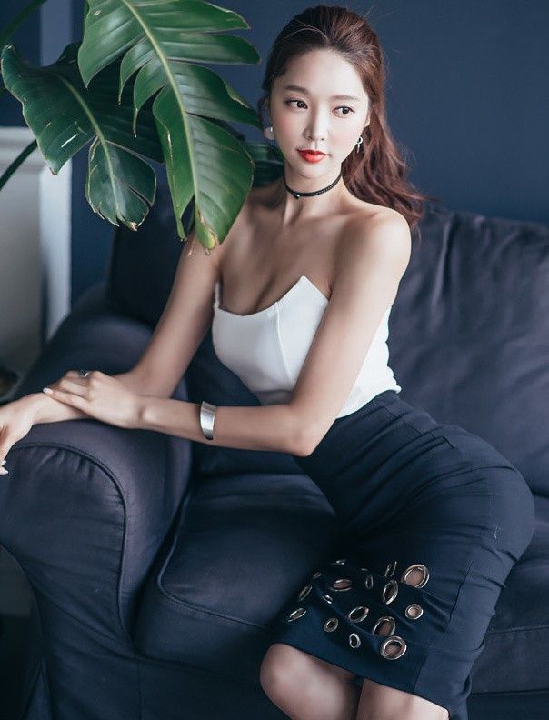 性感制服熟女纤纤细腰美臀丰韵写真