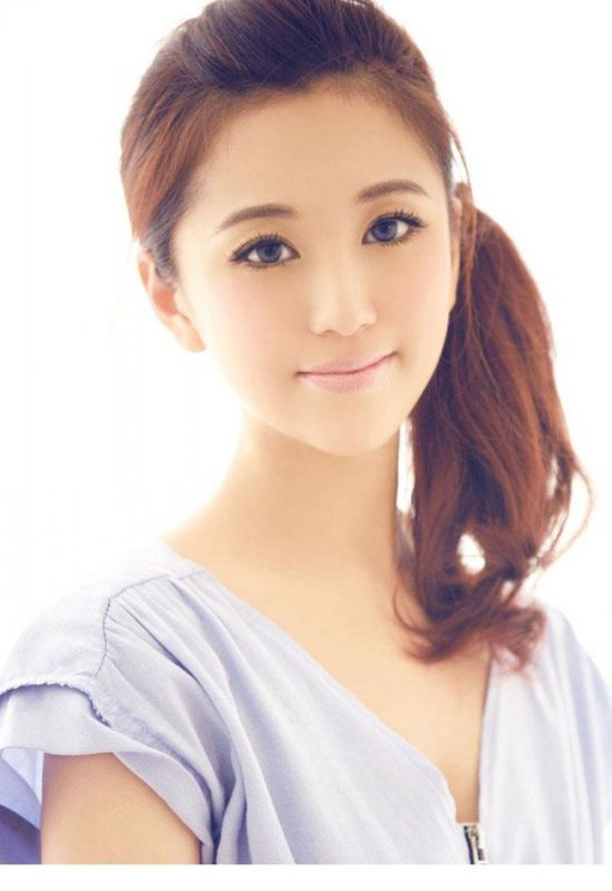 漂亮女孩黑色短裙迷人私拍