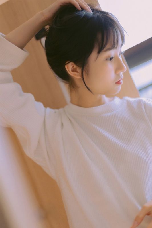 90后少女真空无内惹火惊艳甜美女孩写真