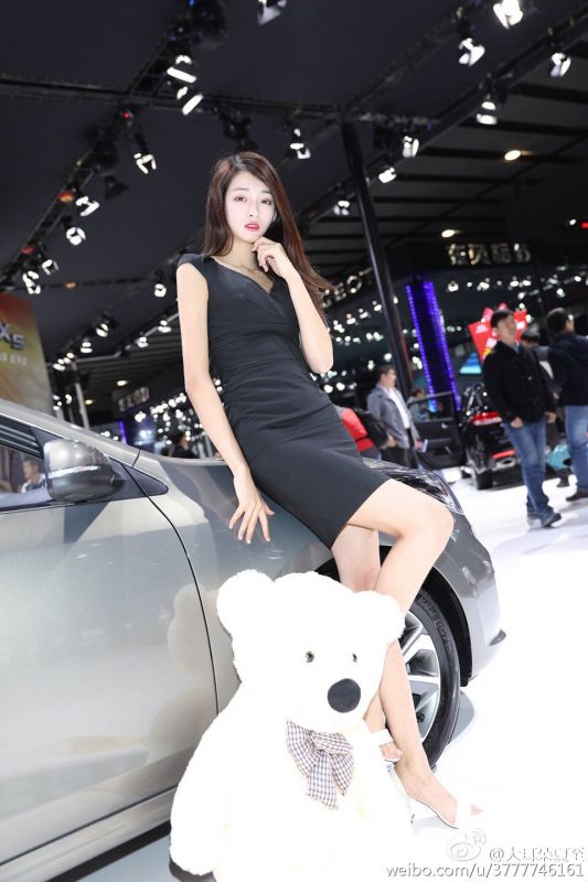 高颜值美女大耳朵夏至养眼美照图片