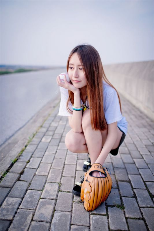 清纯白衣少女休闲青春范十足