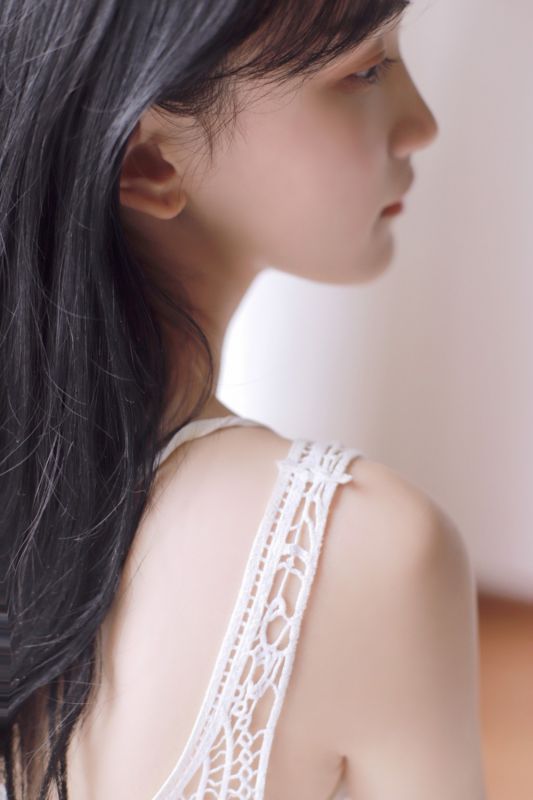 清纯少女床上妖娆内衣诱人性感私房写真图片