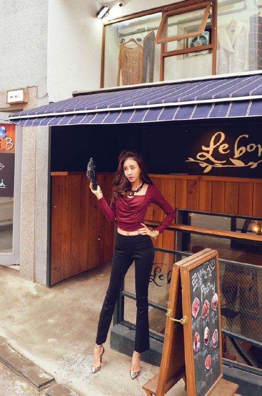 韩国美女熟女嫩模火辣苗条身材紧身裤街头图片