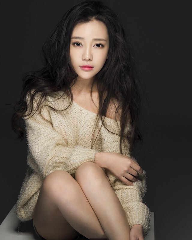 美女明星郭芮溪小露香肩性感写真大片