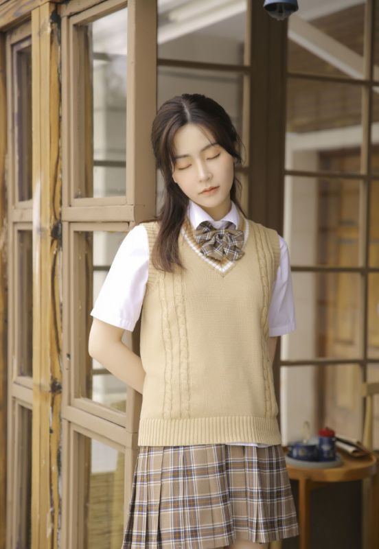 极品清纯校园学生妹制服美女户外空灵氧气写真