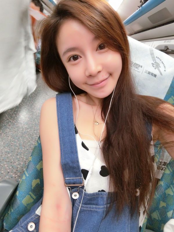 台湾美女陈滢安私房美照大眼迷人