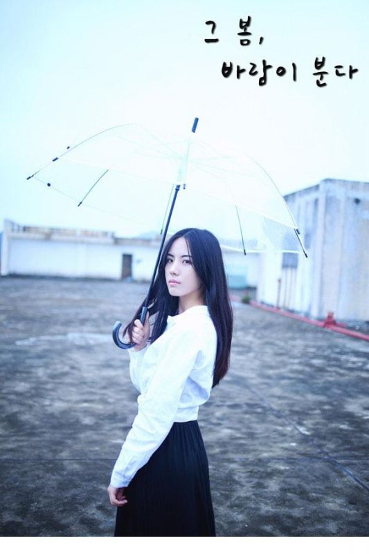 街拍美女学生装显清纯
