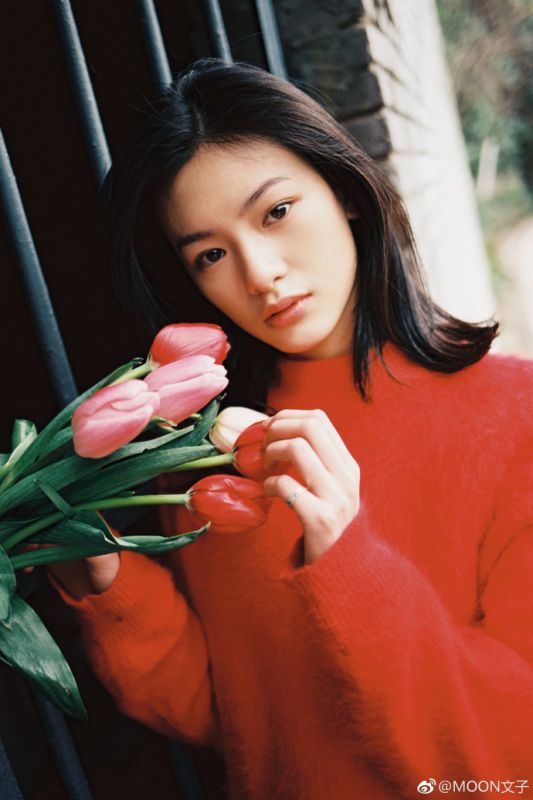 成熟气质美女赏花街拍唯美小清新御姐图片