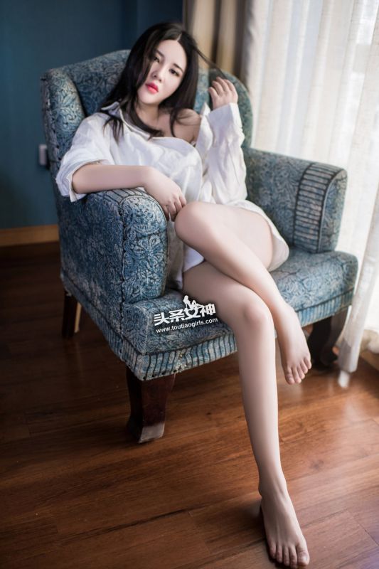 漂亮美眉图片SukkiQ可儿家居服私拍照