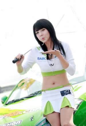 美女车模李智友白衣迷人写照