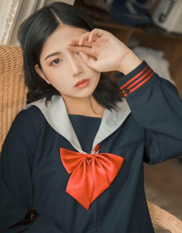 校园黑发学生妹清纯邪魅忧郁气质写真