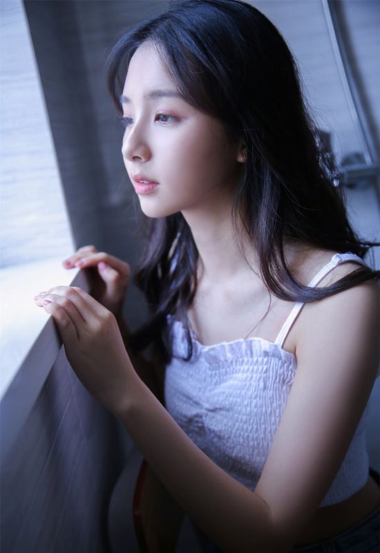 洁白天使私房美腿热裤清纯女孩养眼写真