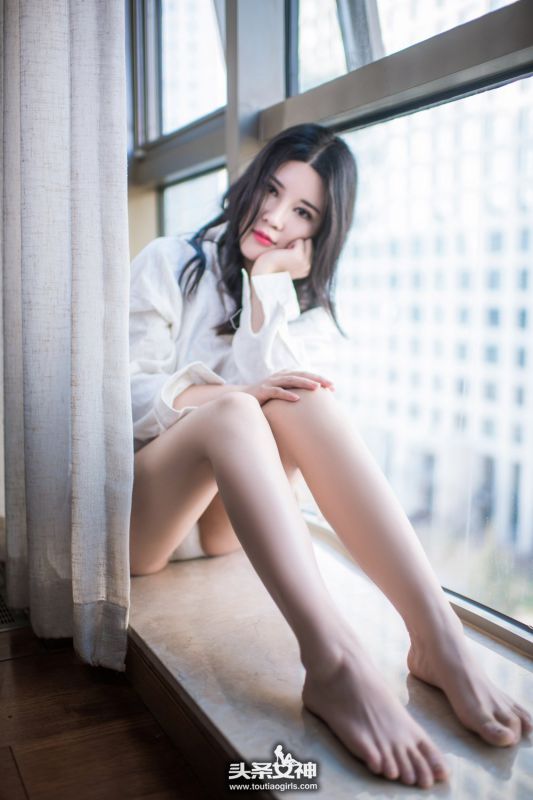 漂亮美眉图片SukkiQ可儿家居服私拍照