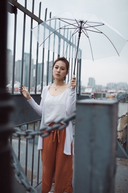 白嫩少妇户外演绎日系文艺小清新活泼人像图片