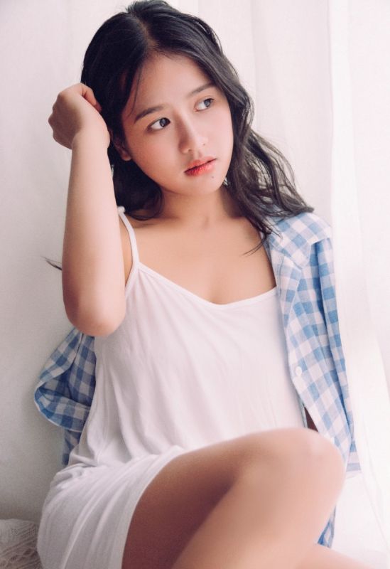韩国美女网红吊带内衣室内妖娆诱惑照写真