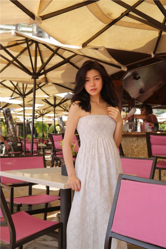 长裙美女陈妍希清新迷人外拍