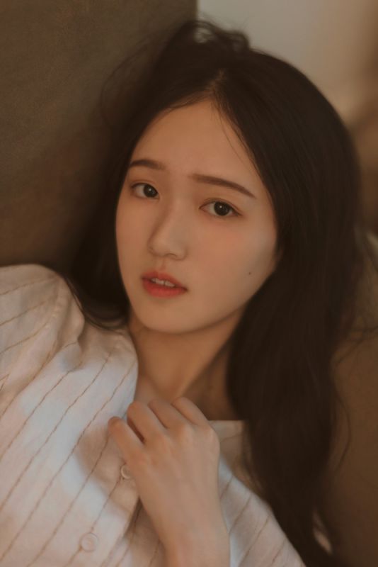 长发文艺美女气质温柔甜美清纯乙女写真