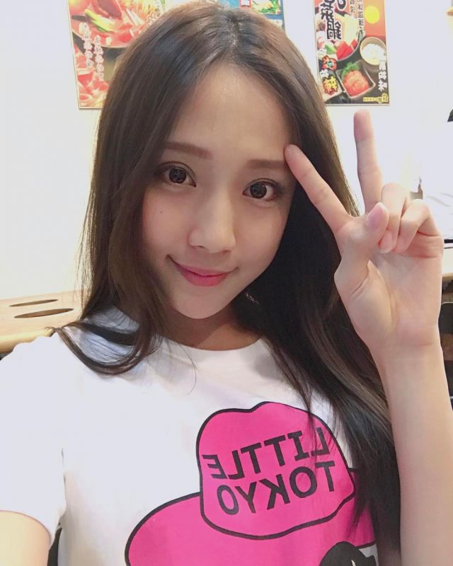 台湾美女罗依璇生活自拍照甜美十足