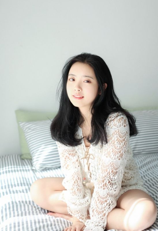 小清新阳光素颜美女甜美微笑清纯稚嫩图片