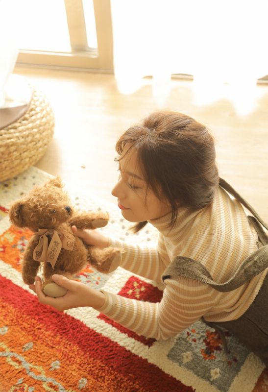 火辣好身材邻家大姐姐撩人温暖成熟美女写真