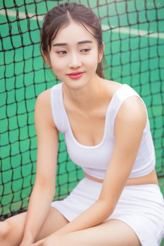 校园运动少女美乳深沟长腿美女球场性感写真