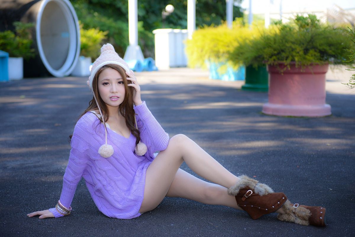 牛仔裤美女许睿瑜户外唯美写真照