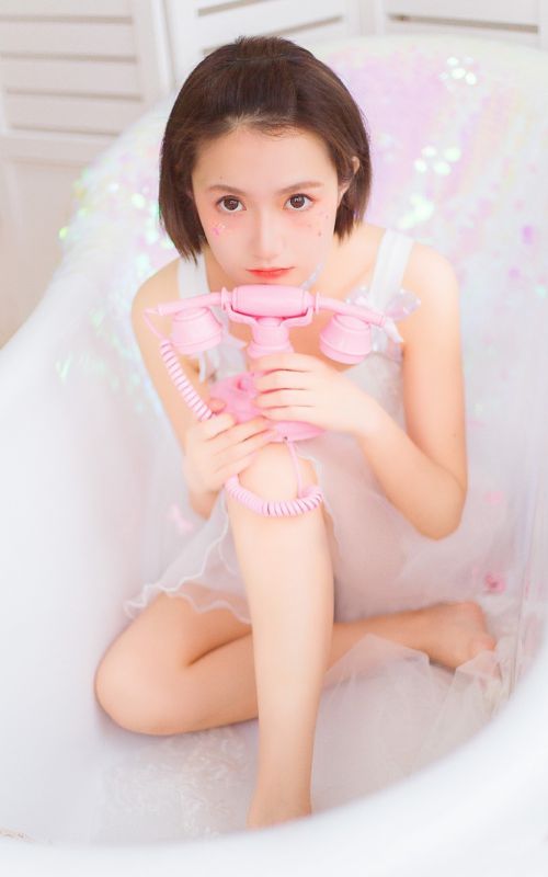 惹火美女白皙修长美腿性感私房写真