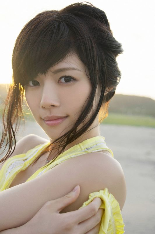 日本90后美女松川佑依子清新外拍