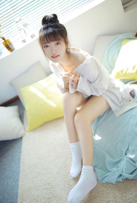 长腿翘臀美女性感撩人私房写真图片