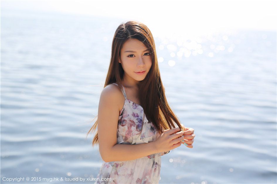 长裙美女嘉宝贝儿海边清纯唯美外拍