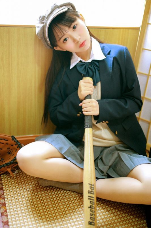 可爱萝莉体操服丰满美腿性感惹火写真