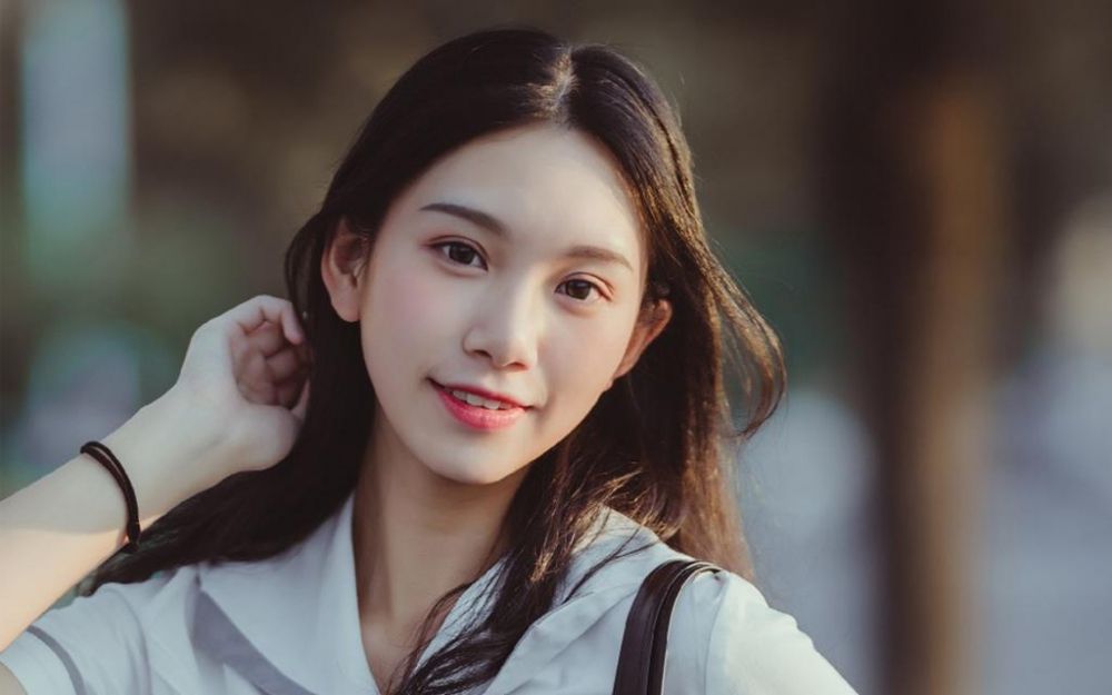 校园甜美可爱制服美女长发学姐养眼清纯图片