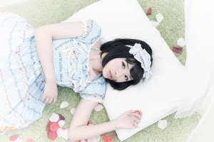 短发美女私房唯美短裙写真