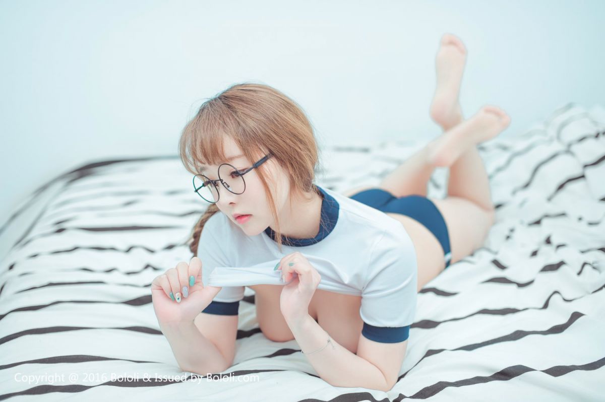波萝社柳侑绮制服写真美乳诱惑