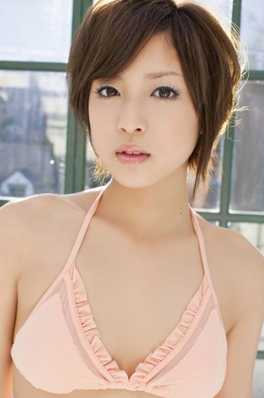 日本美少女粉色嘟唇惹人爱