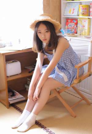 邻家女孩清纯美腿私房大姐姐气质写真