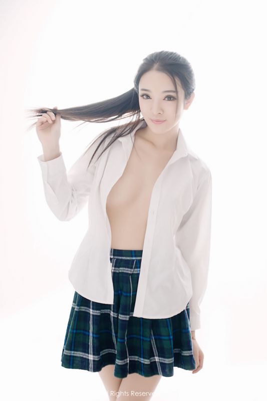 制服美女陈大榕私房诱惑写真
