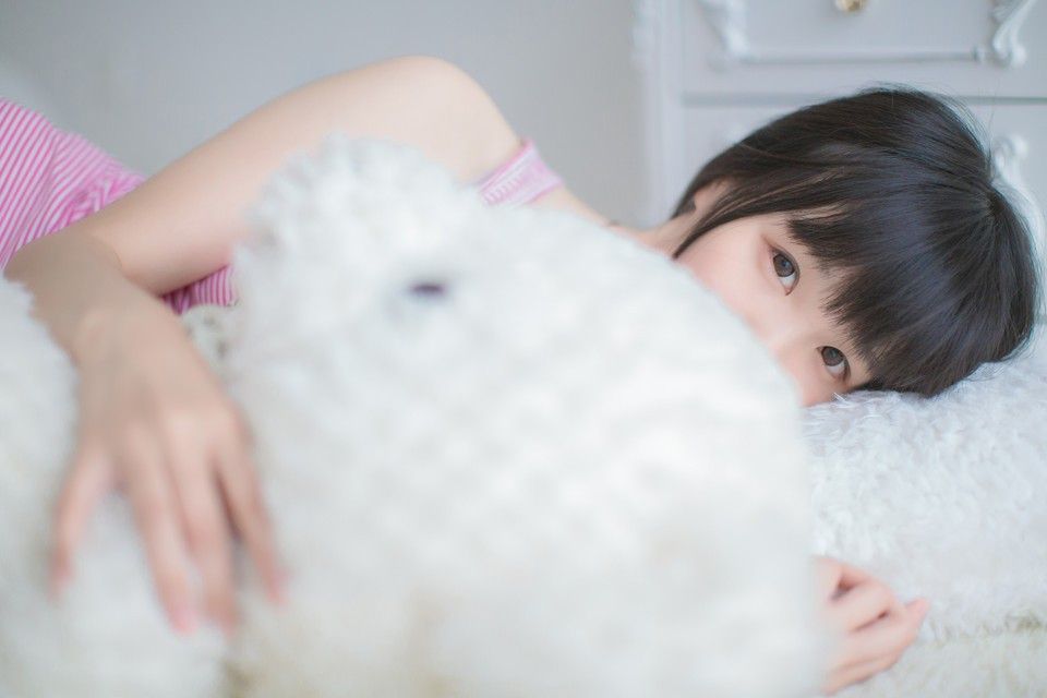 邻家女孩白皙美乳私房漏泄春光乳沟诱惑写真
