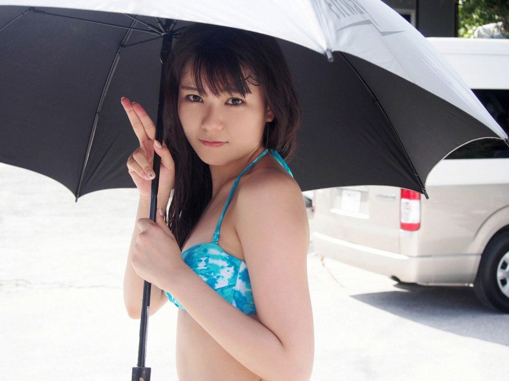 日本美女海边度假风情性感爆乳诱惑图片