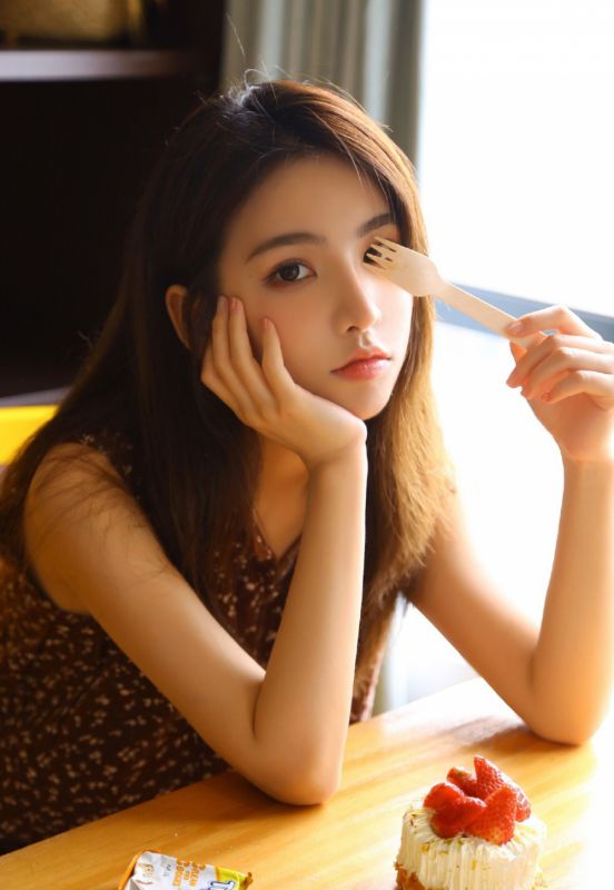 校园美女校花唯美阳光清纯气质下午茶写真图片