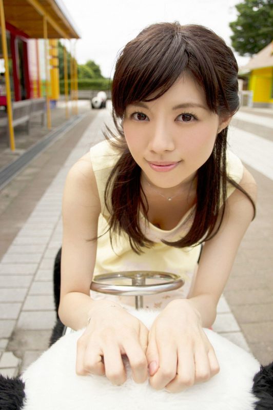 日本90后美女松川佑依子清新外拍